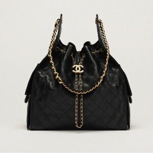 NEW✨ Chanel 25 Leather Hobo Bag Medium - Black